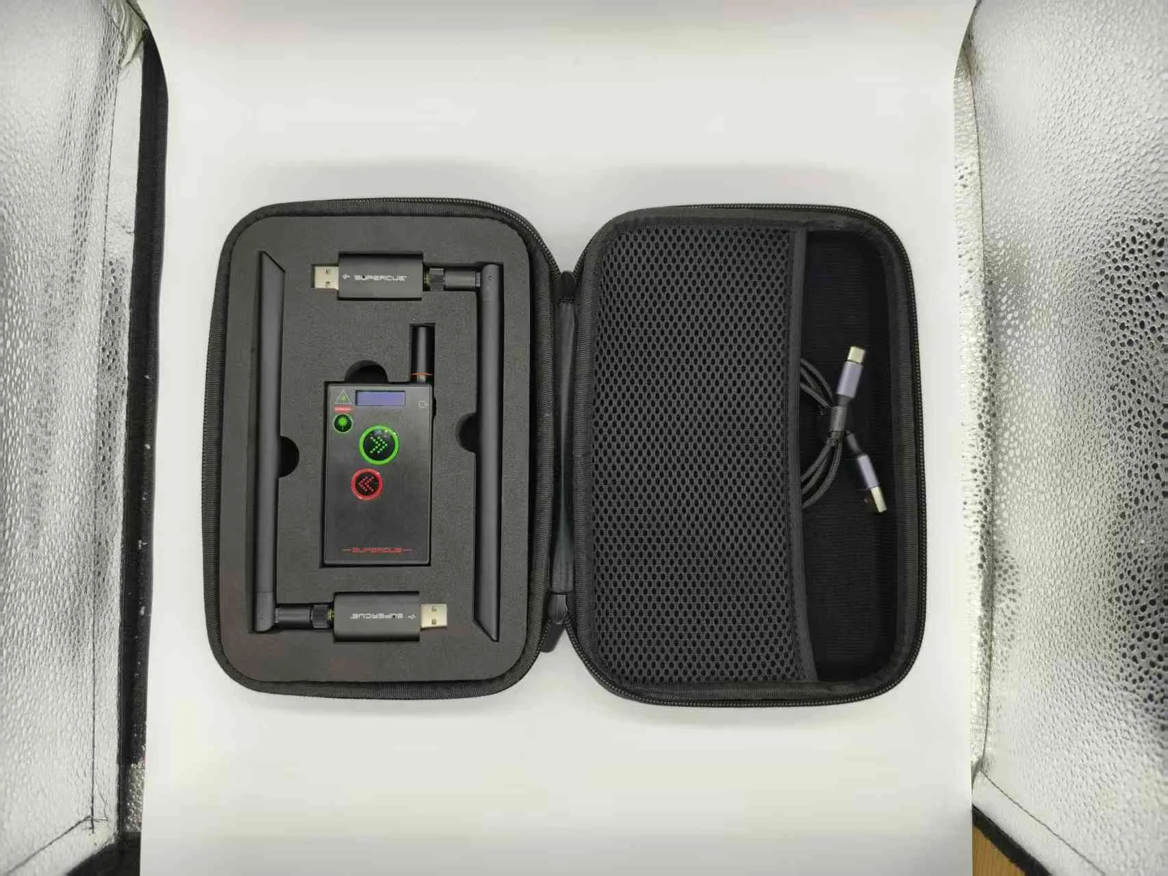 SuperCue Dual产品办公桌面实拍十二